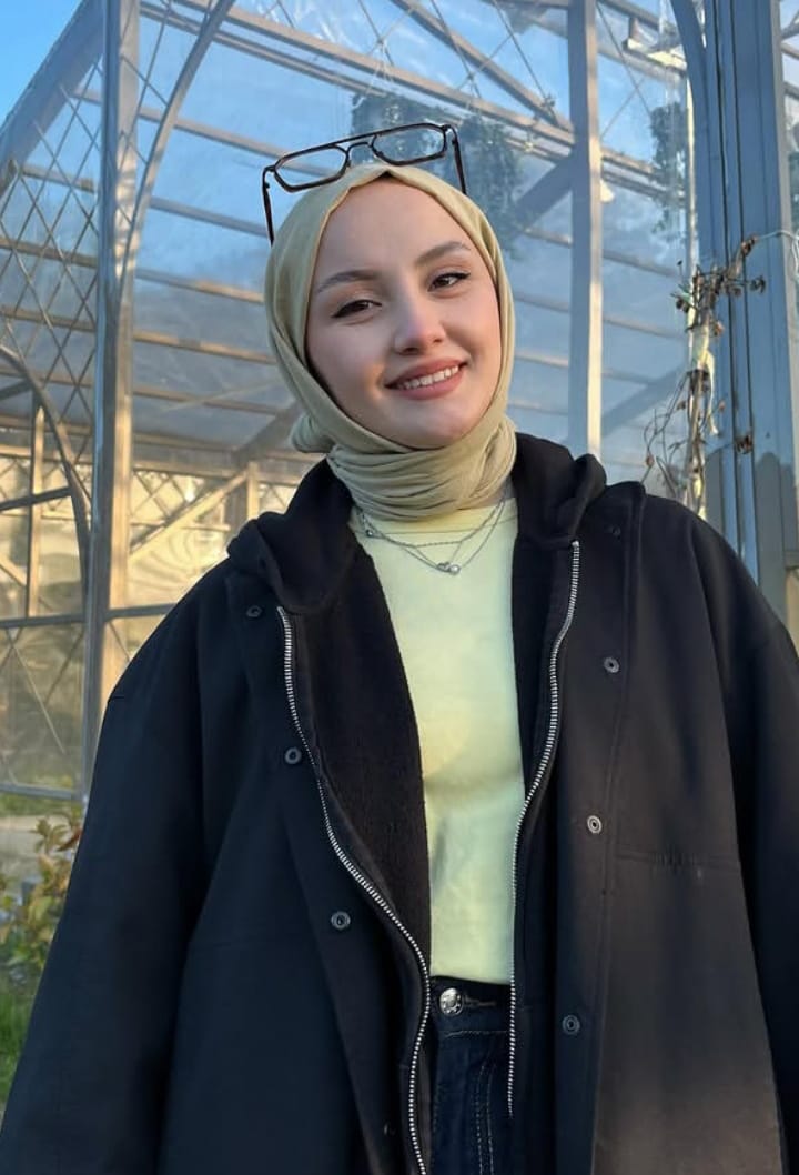 Hüseyinli Arabada Görüşen Escort Bayan Aytül
