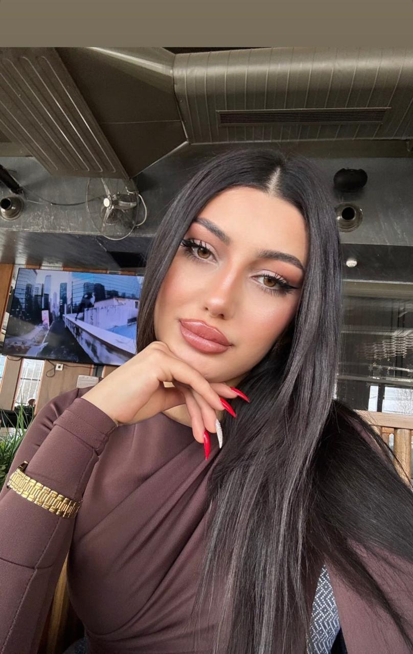 Turunçlu Zarif ve Güçlü Kadın Escort Şule